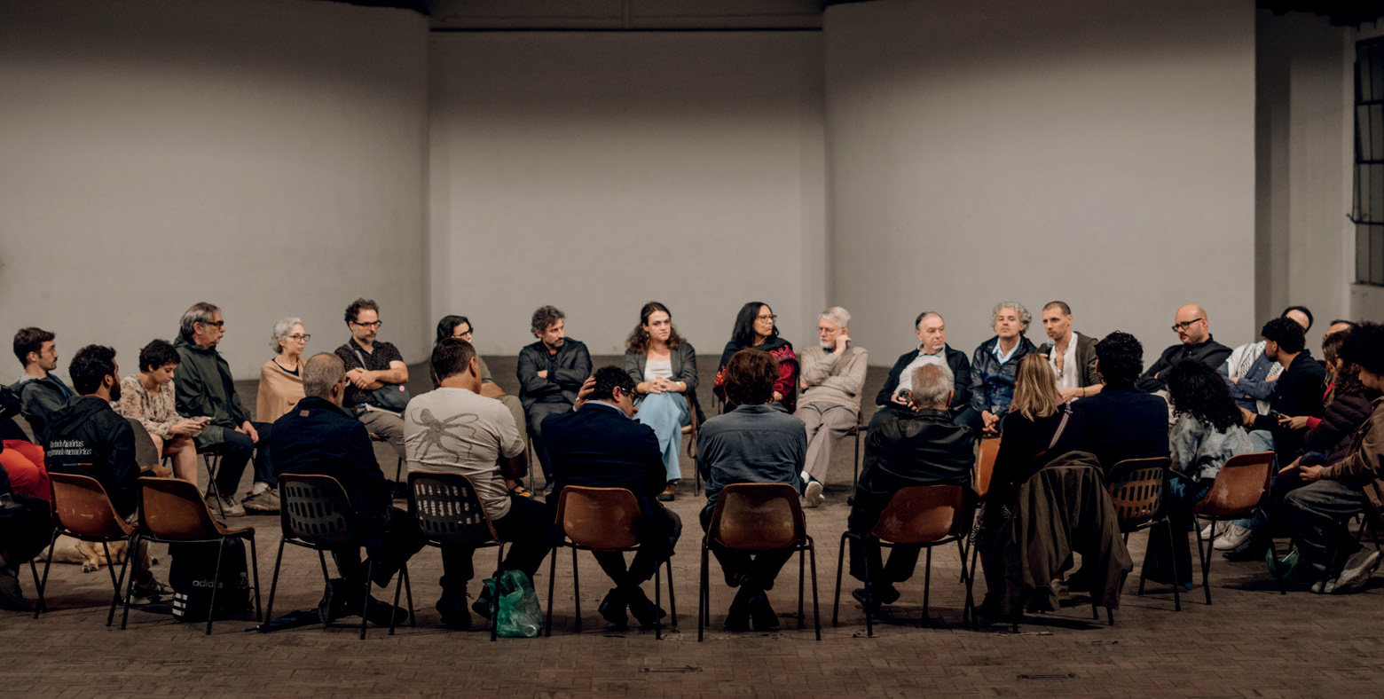 Roda de escuta com muitas pessoas